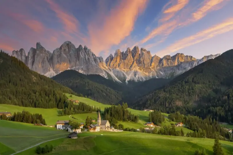 Italian Dolomites mountain village — Wanvela Italy