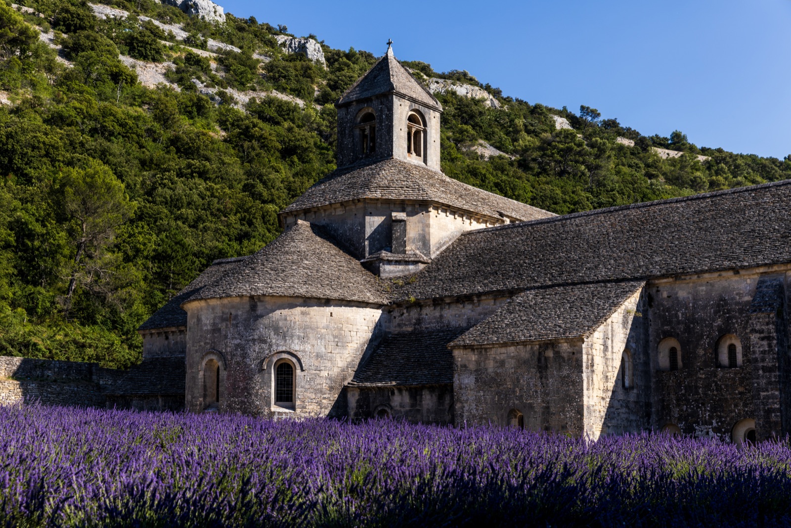 Provence hilltop villages — Gordes, Roussillon, Sénanque — Wanvela
